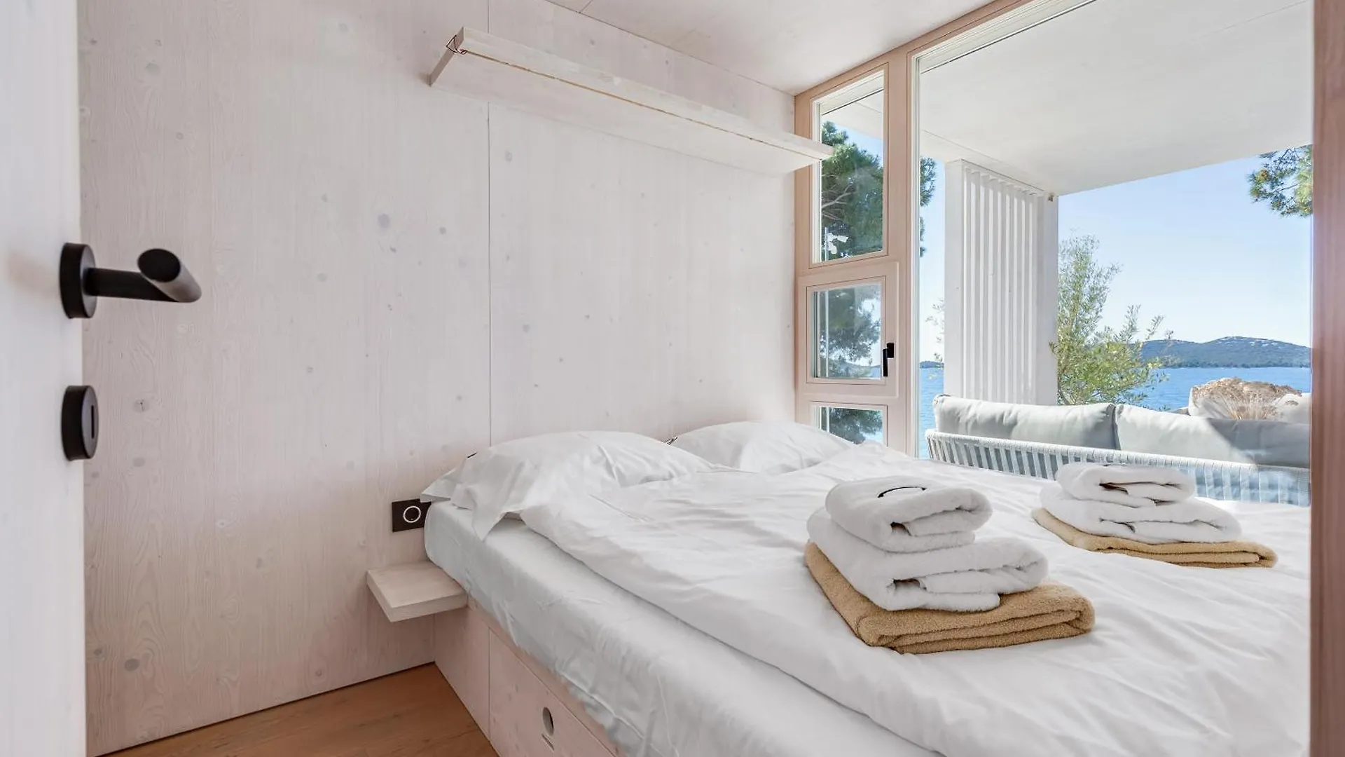 Spirit One Buqez Villa - 1St Sea Line By Beach 드라게